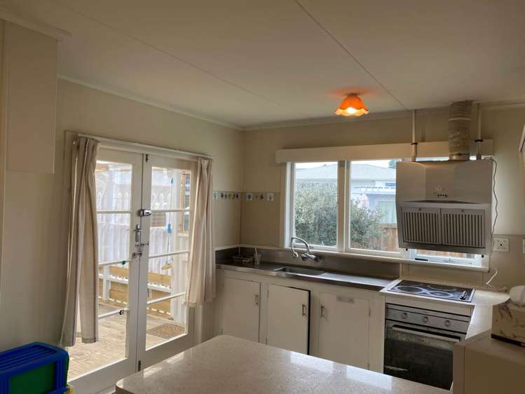 13a Reid Road New Lynn_14