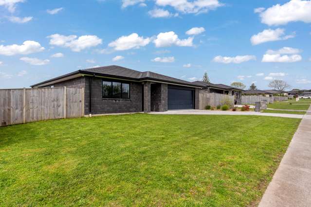 Architectural Simplicity with a Luxe Edge