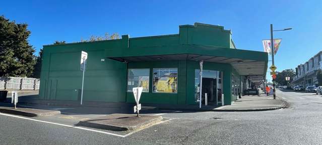 PROMINENT CORNER - ONEHUNGA