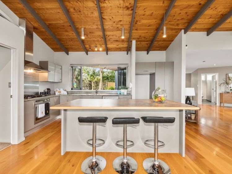 632 Huia Road Parau_5