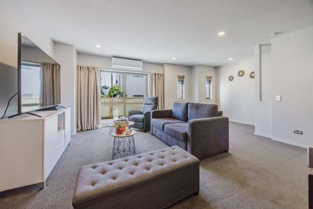 2/21 Hunters Park Drive Three Kings_2