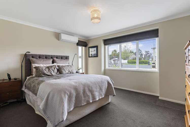 2 Crabb Fields Lane Riverhead_10