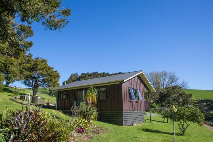 54 Puriri Glade Maungaturoto_13