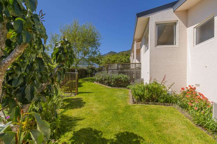 7 Amokura Street Waikanae_23