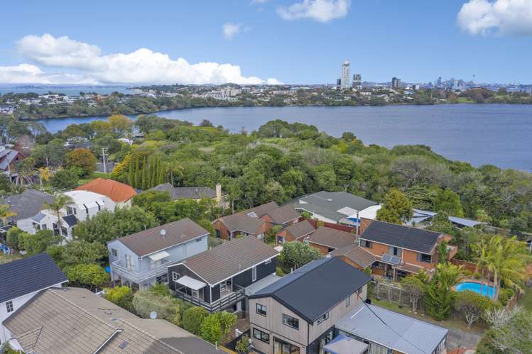 2/10 Pierce Road Milford_1