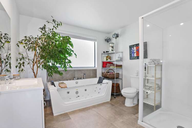 16 Karaka Place Kinloch_15