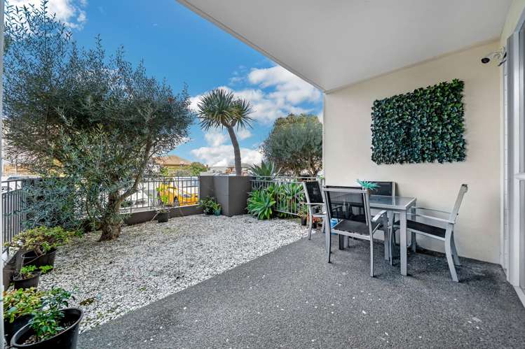 82A Michael Jones Drive Flat Bush_10