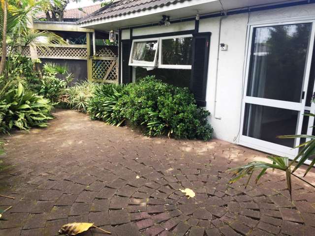 Get in quick! Balmoral 2 Bedroom - Water Included!