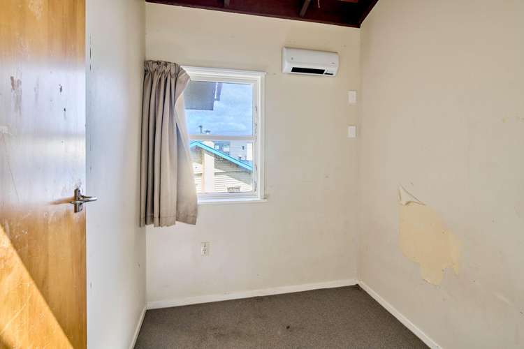 2/3 Bouverie Street Petone_14