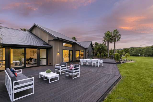 Luxury family home - Large shed - Love it!