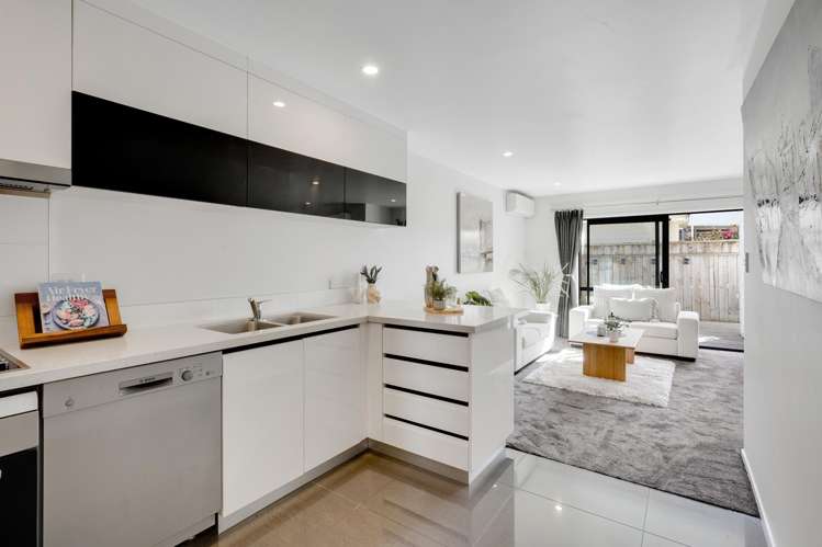 2/34 Blackburn Street_1