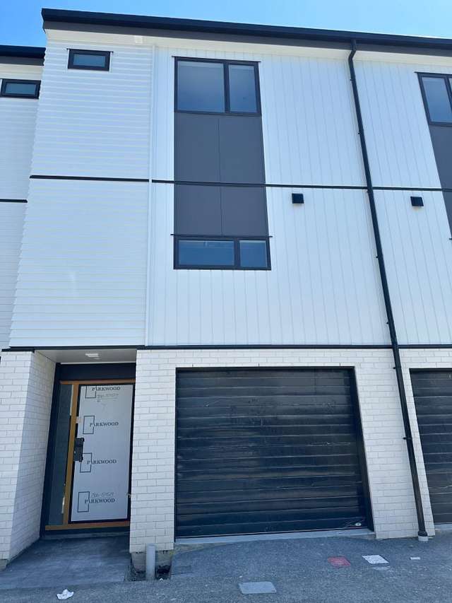 Modern 3BR Townhouse in Hutt Central