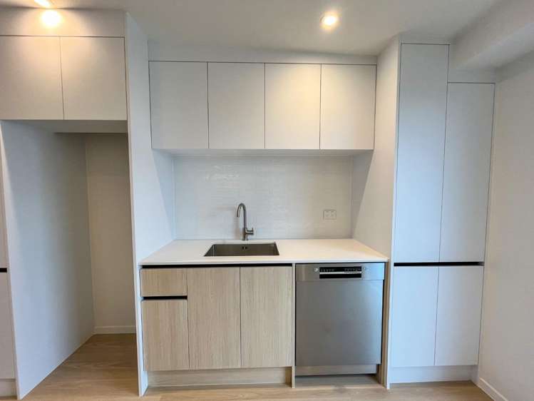 10/9 Aeroview Drive 1603_7