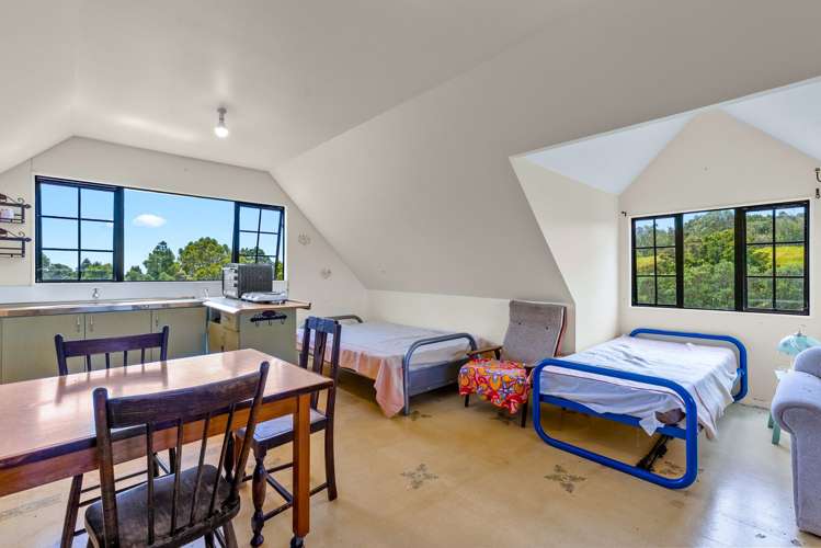 65 M Greenwood Road Leigh_16