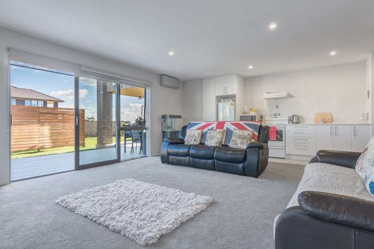 20 Defender Crescent Beachlands_13