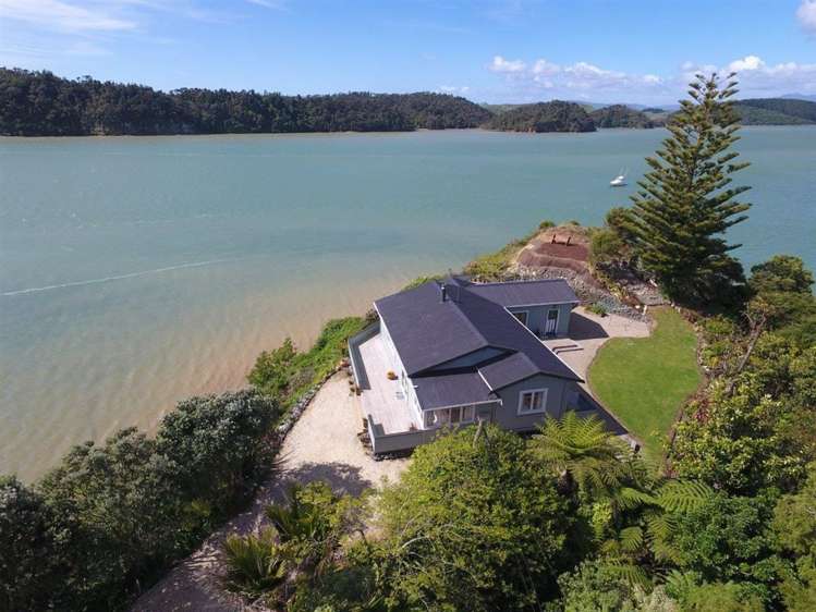 1233 Te Waitere Road Taharoa_2