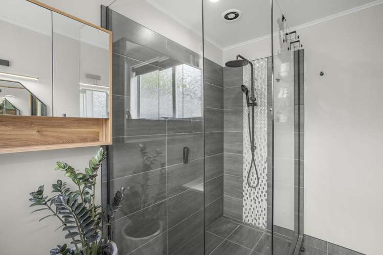7 Gainsborough Grove Belmont_15