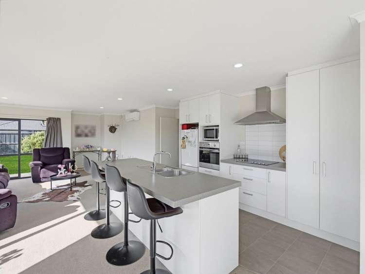 32 Burford Way 11103_2