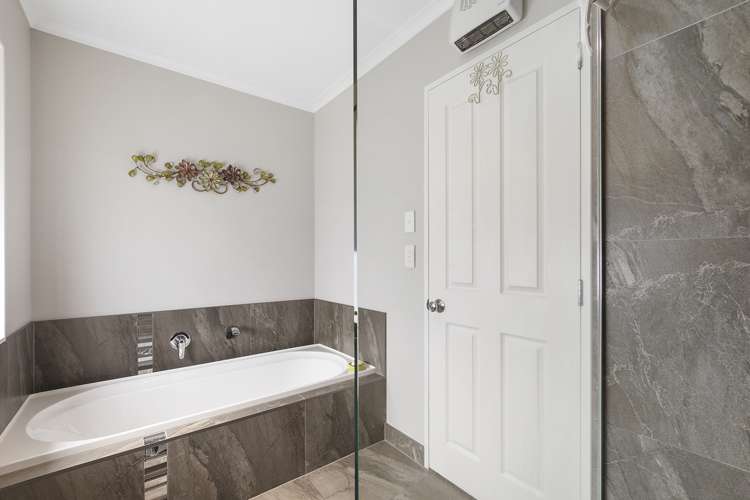 230 The Oaks Drive Leamington_18