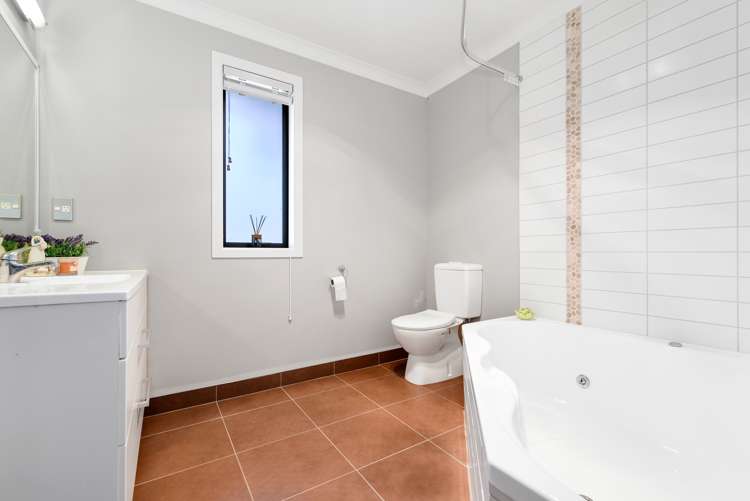 54 Somerton Drive Huntington_17