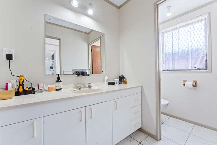 80 Saint Annes Crescent Wattle Downs_14