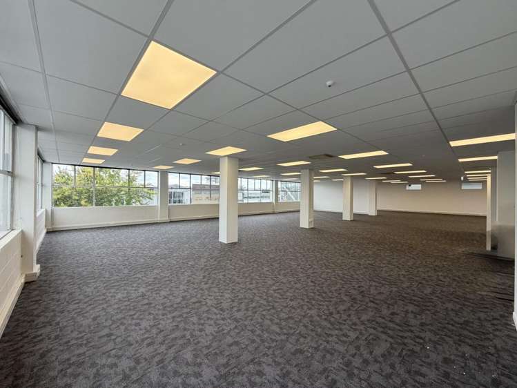 12-26 Te Heuheu Street Town Centre_10