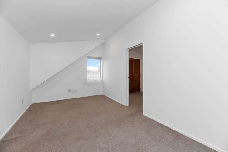 8 Marshall Laing Avenue Mt Roskill_15