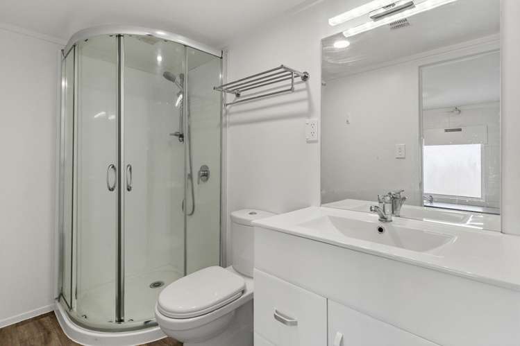 1 Ayton Drive Totara Vale_11