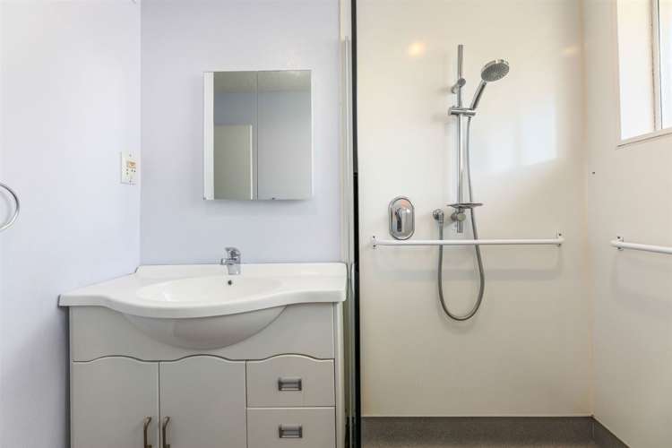 1/15 Chipping Lane Redwood_14