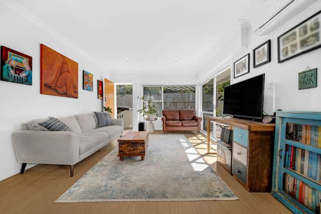 2/4 Noumea Place Mairangi Bay_3
