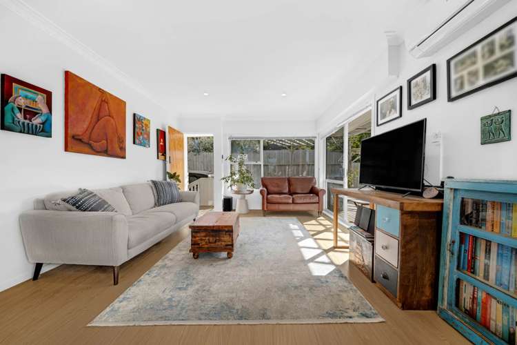 2/4 Noumea Place Mairangi Bay_2