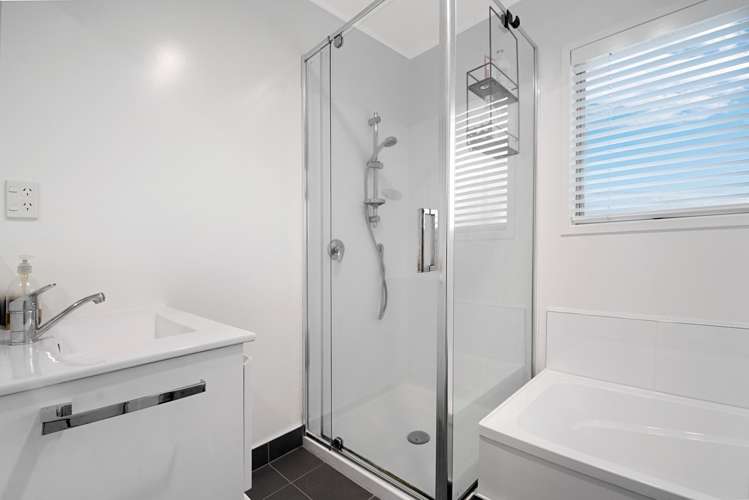27 Bethells Road Waitakere_15