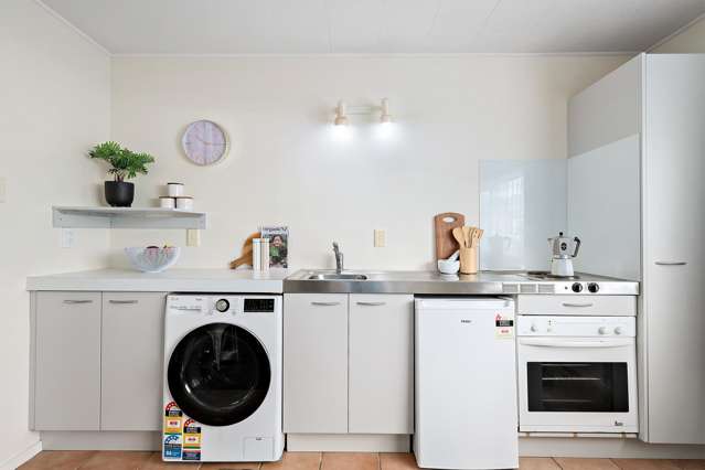 2/52 Russell Terrace Berhampore_3