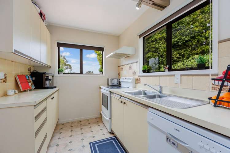 2/70 Ayton Drive Totara Vale_10