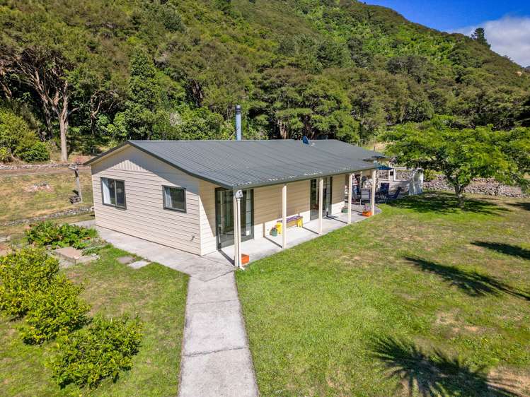 894 State Highway 2 Featherston_3