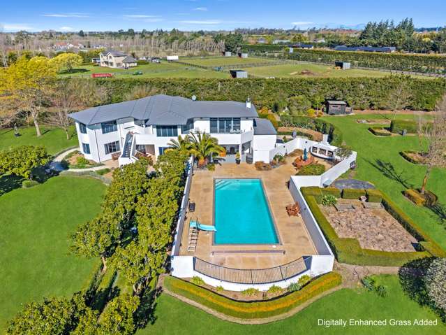 Grand Estate. Space, Gardens & Views