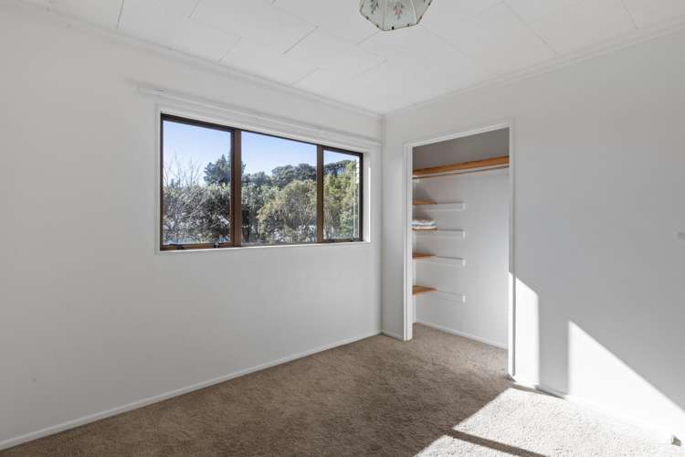 5 Kinloch Place Papakowhai_9