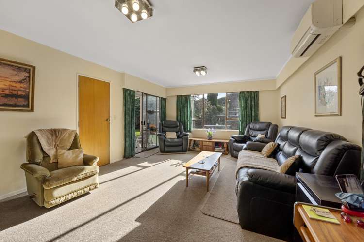 22 Mcenroe Grove Naenae_10