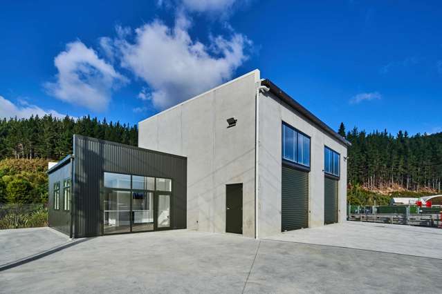 New build with generous yard area!