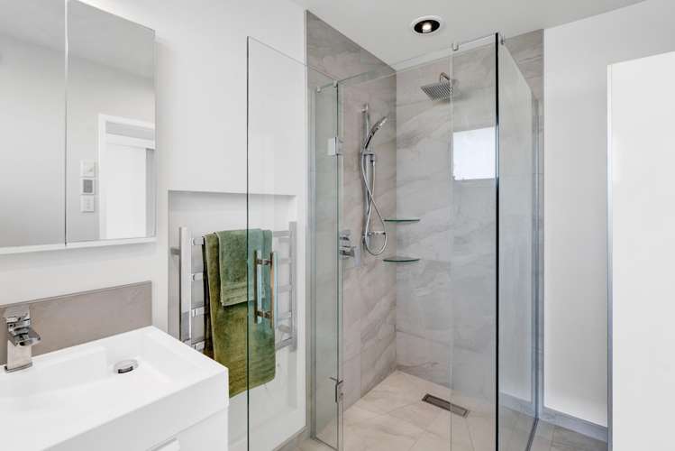1 Cabot Place Frankleigh Park_20