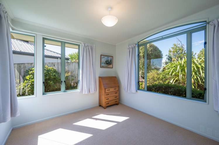 19 Olympus Way Richmond_13