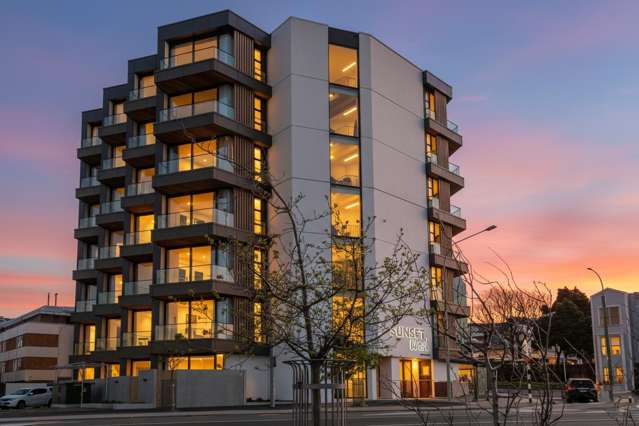 SIMPLY STUNNING- RARE CORNER UNIT