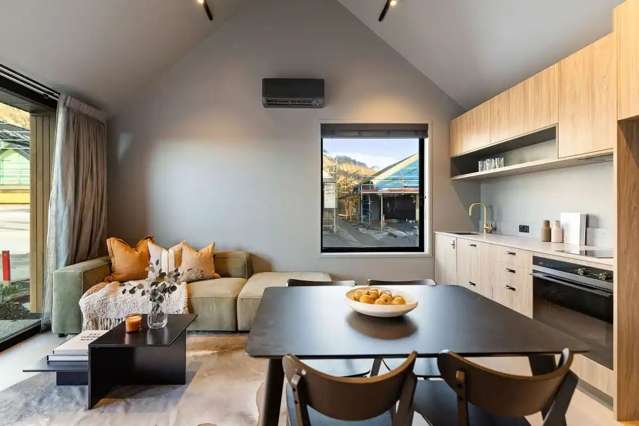 Stylish 1BR Unit at Jacks Point!