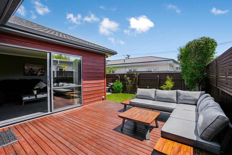 64a Hyde Street Wainuiomata_10