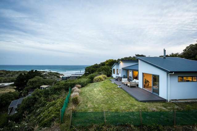 Contemporary Coastal Oasis Minutes From The City