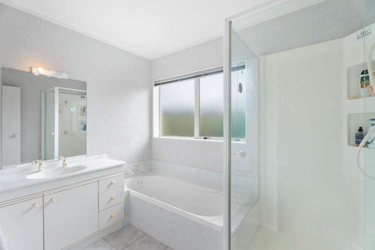 1/19 Ambleside Drive Northpark_24