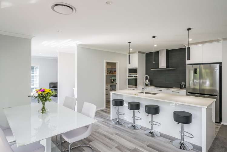 2 Stoneleigh Grove Paraparaumu_3