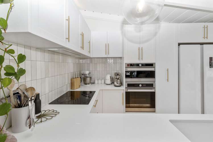 64 Tiroroa Avenue Te Atatu South_6