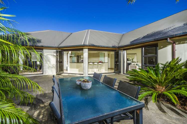 8 Oscar Road Greenhithe_32