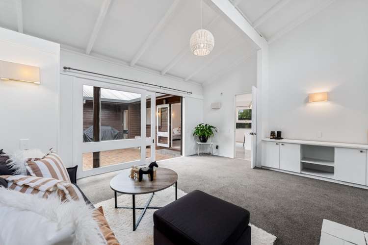 279 Royal Road Massey_4